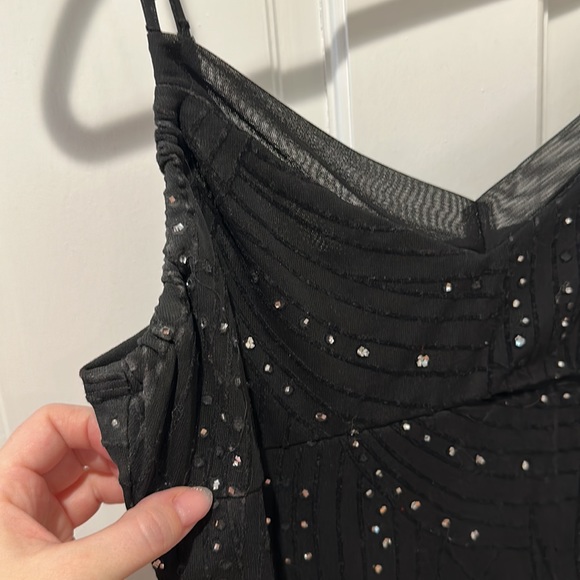 Black mesh overlay gown with shimmering details - Picture 5 of 5